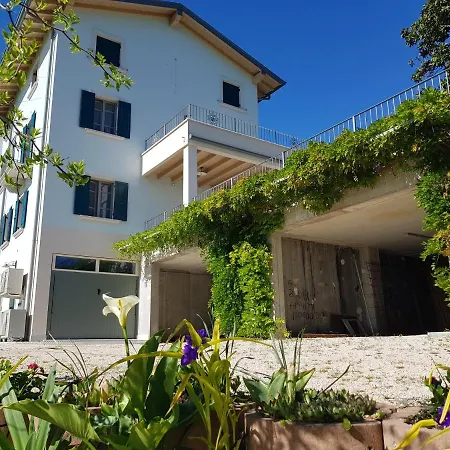 فندق مبيت وإفطار Roseto Holidays Azzurro كافالكاسيل