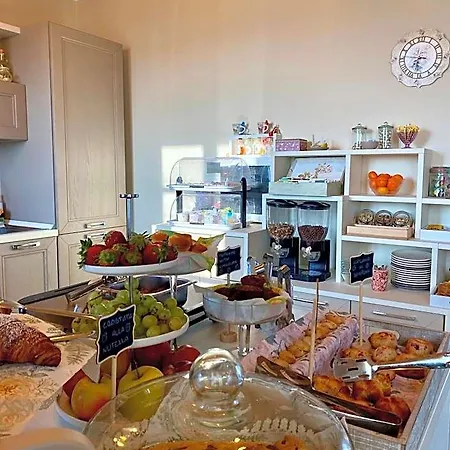 Roseto Holidays Azzurro 住宿加早餐酒店