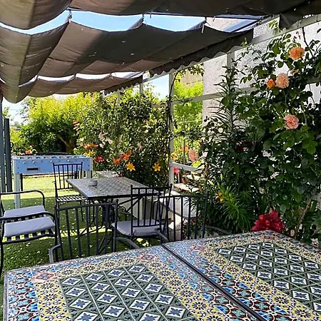 Roseto Holidays Azzurro 住宿加早餐酒店