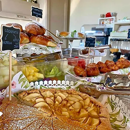 Roseto Holidays Azzurro 住宿加早餐酒店 3*