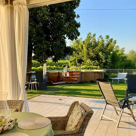 Roseto Holidays Azzurro Bed & Breakfast 4*